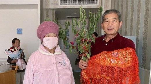 回顾67岁老人被检查出怀孕了而子女坚决反对老人说我自己养