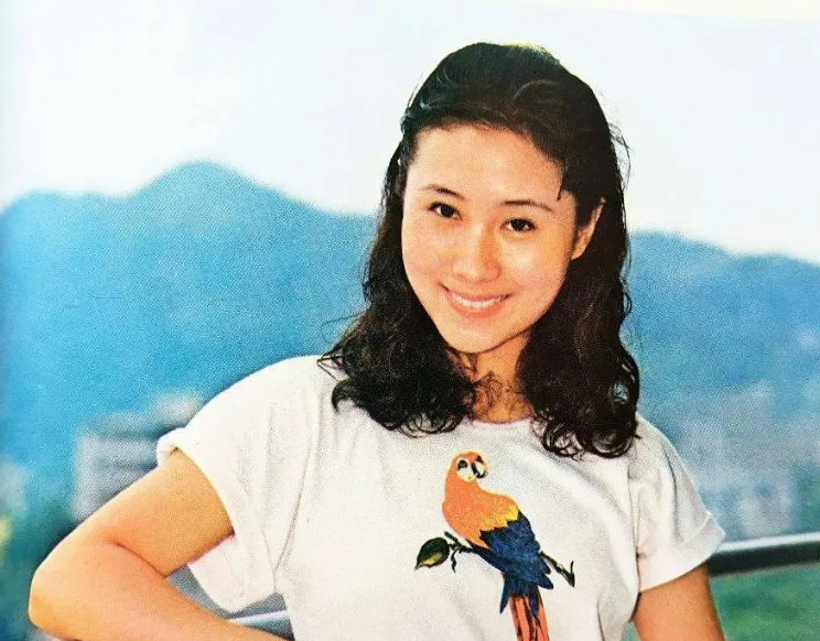 新加坡90年代女演员图片
