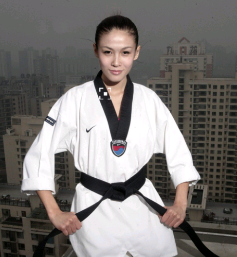2012年张蓝心出演了个人首部电影《十二生肖》,凭借这部电影获得了