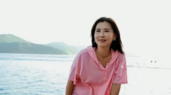 此事一经传开,香港娱乐圈瞬间掀起轩然大波.