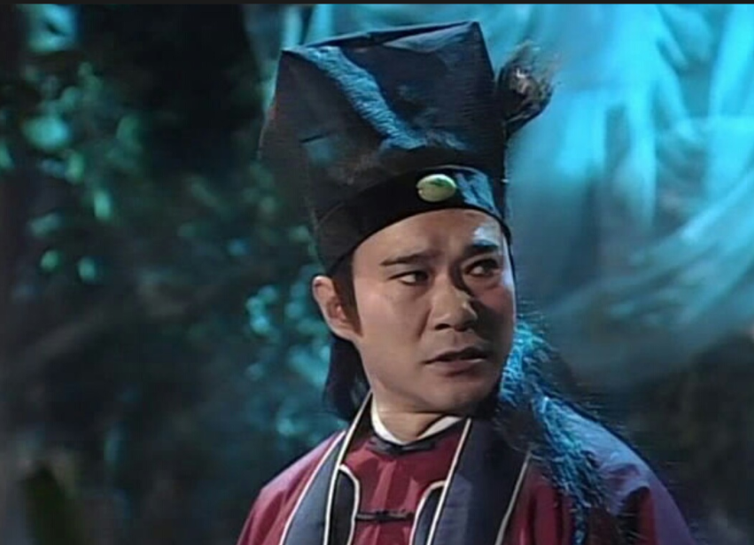 李公甫(江明饰)如今73岁的尹宝莲保养的很好,退休在家安享晚年,很少