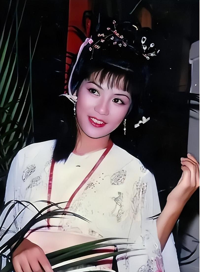 同样是演黄蓉有人古灵精怪有人美貌巅峰有人靠大胸博眼球