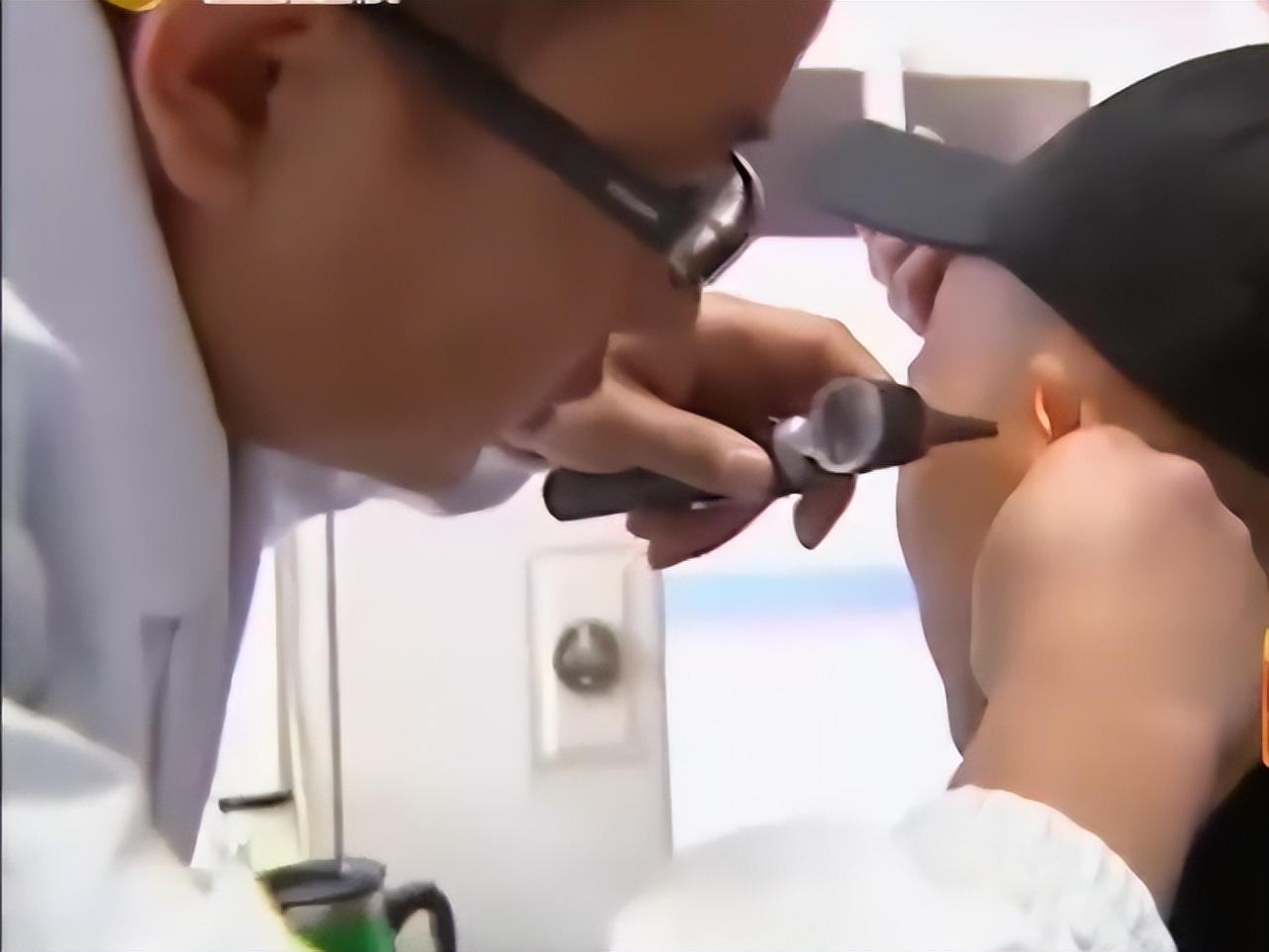 11年云南一男子口臭骇人经常吐血检查发现脑中插着一把匕首