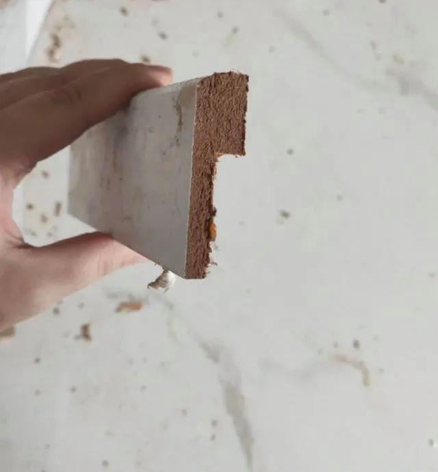 2,踢脚线好消息是:其实作为柜门,不用太担心密度板,这种都有严实的