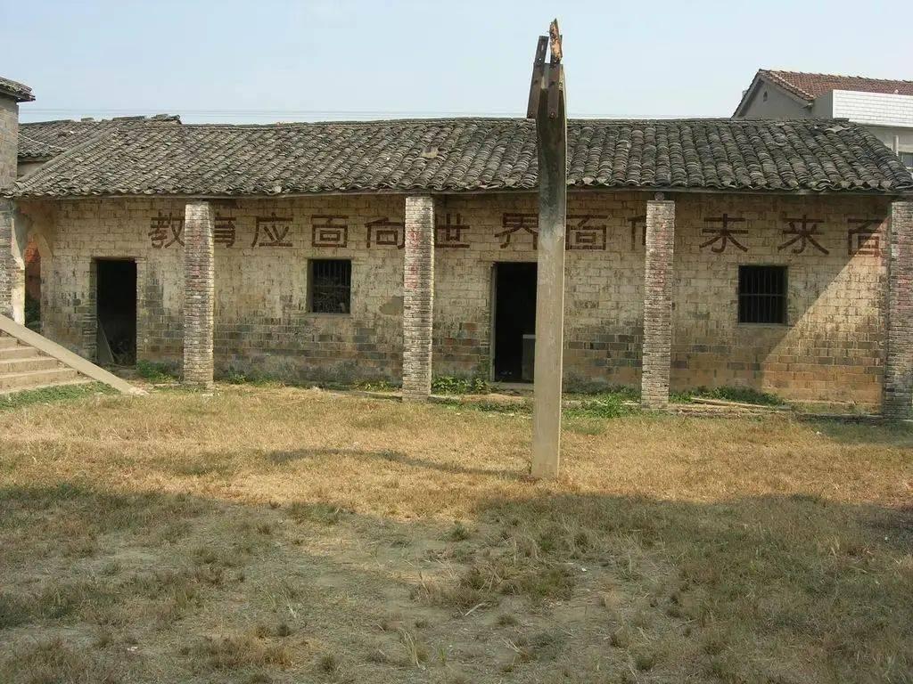 回顾老太每月退休金一万多每天却只花10块多年后发现她的秘密