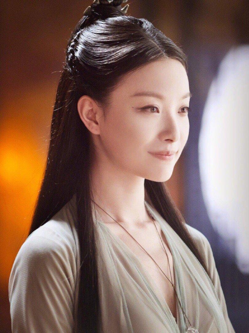 回顾天生狐狸眼的7位女明星杨幂风情万种倪妮一笑百媚生