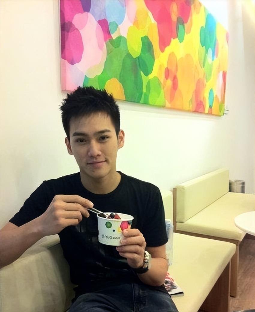 此后的黄凯杰星路顺畅,出演过不少的大热剧.