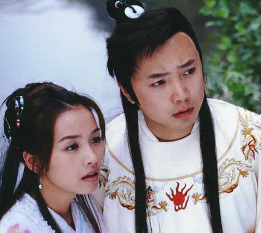 出演小鱼儿的演员是台湾演员张庭,2000年凭借着《绝色双骄》在内地