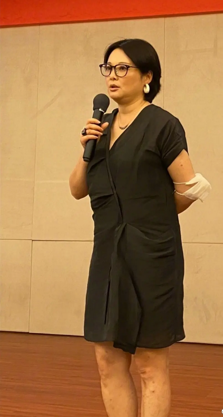 年轻貌美如花中年化身大妈岁月也败美人这些女星你追过谁