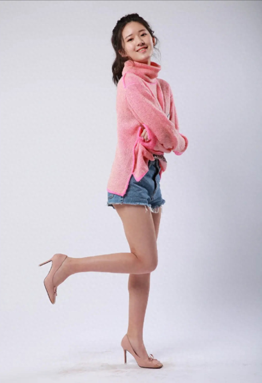 回顾看到当红艺人判若两人旧照才明白资本造星的力度有多强