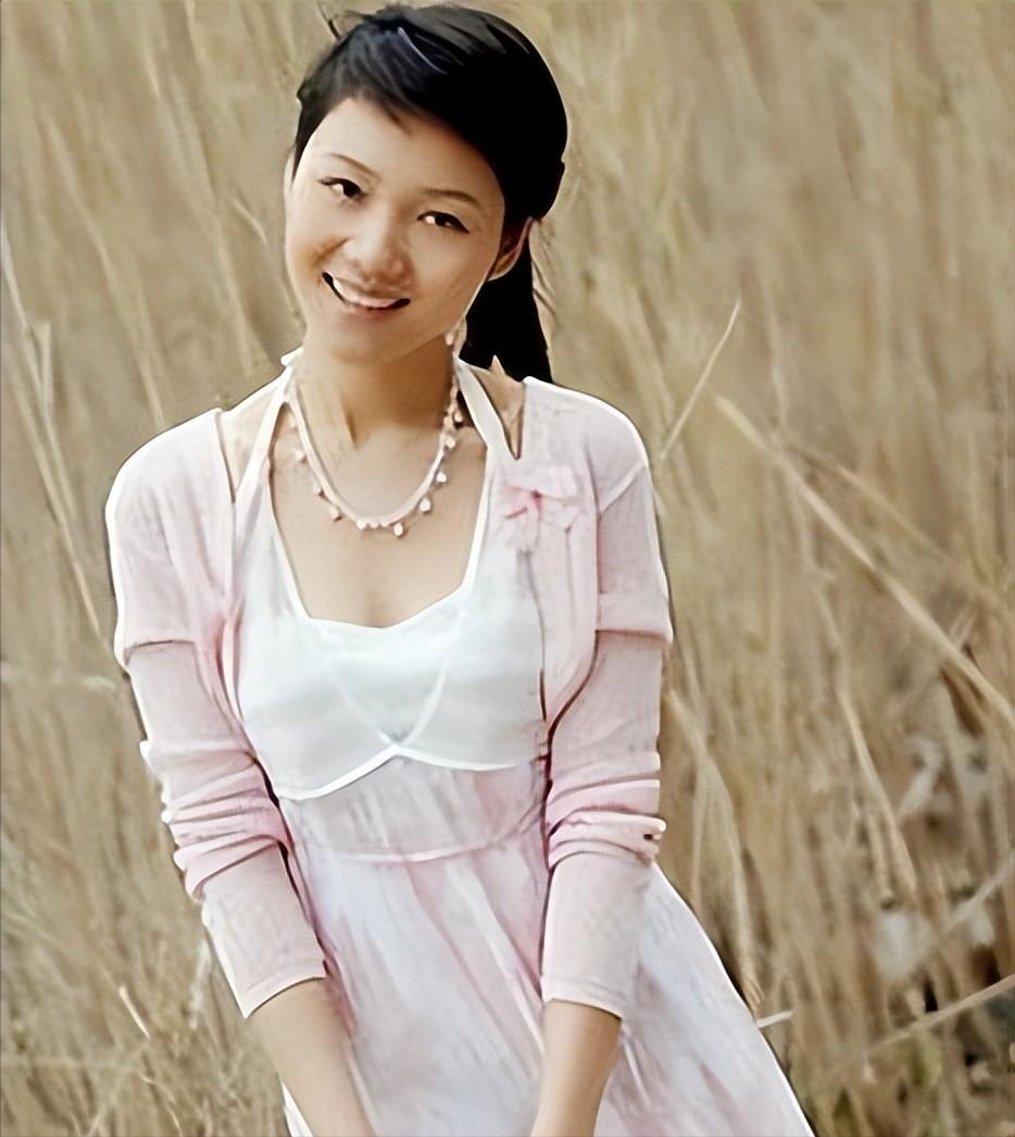 从青涩的主持人,到如今的"台柱子",周群一路走来付出了无数的努力和