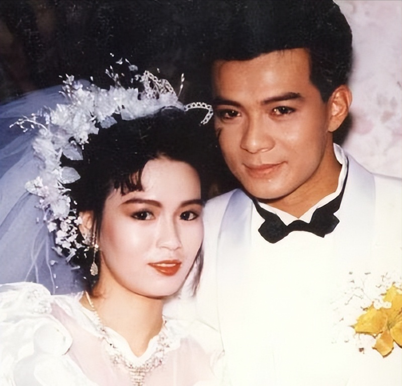 回顾黄日华妻子59岁去世两人相爱40年发誓终生不会再娶