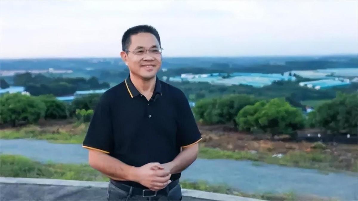 1980年农村娃考上北大后全村凑路费38年后每户获赠一栋别墅