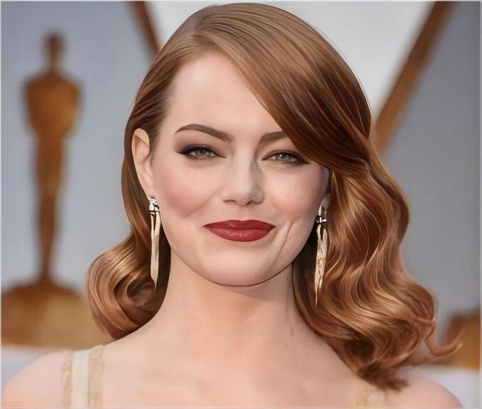 艾玛斯通小传 全球唯一两获奥斯卡影后的85后 2017收入最高的女主