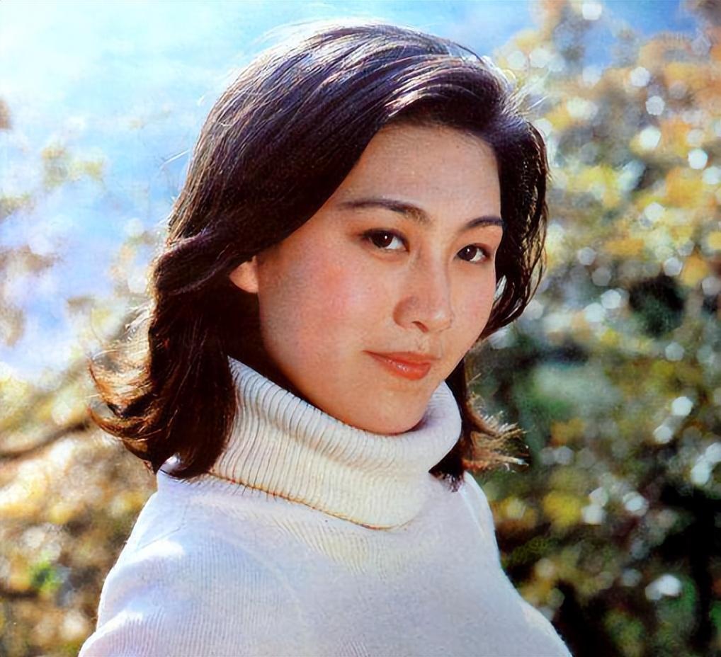 成为演员之后,他不仅实现了自己的梦想,更是遇到了自己的第一任妻子.