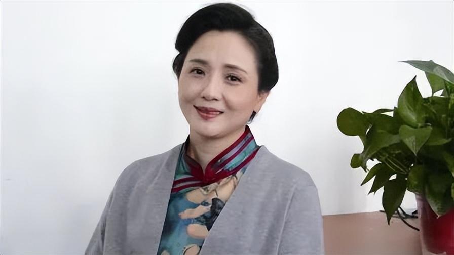 她被誉为江南第一美人入行多年从不接吻戏当红时嫁给初恋