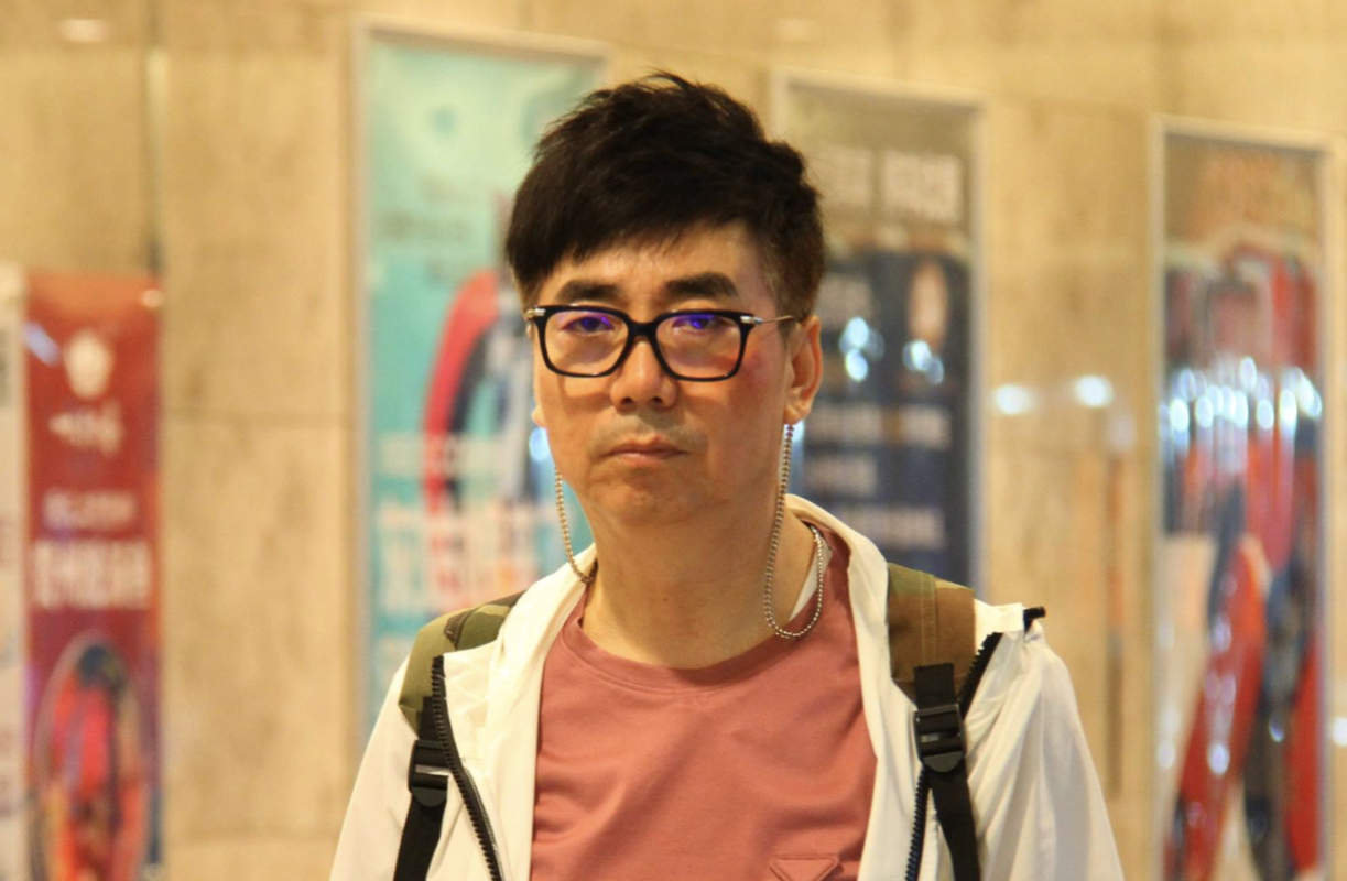 范明娶大6岁二婚女当老婆对继子视如己出今继子成国家骄傲