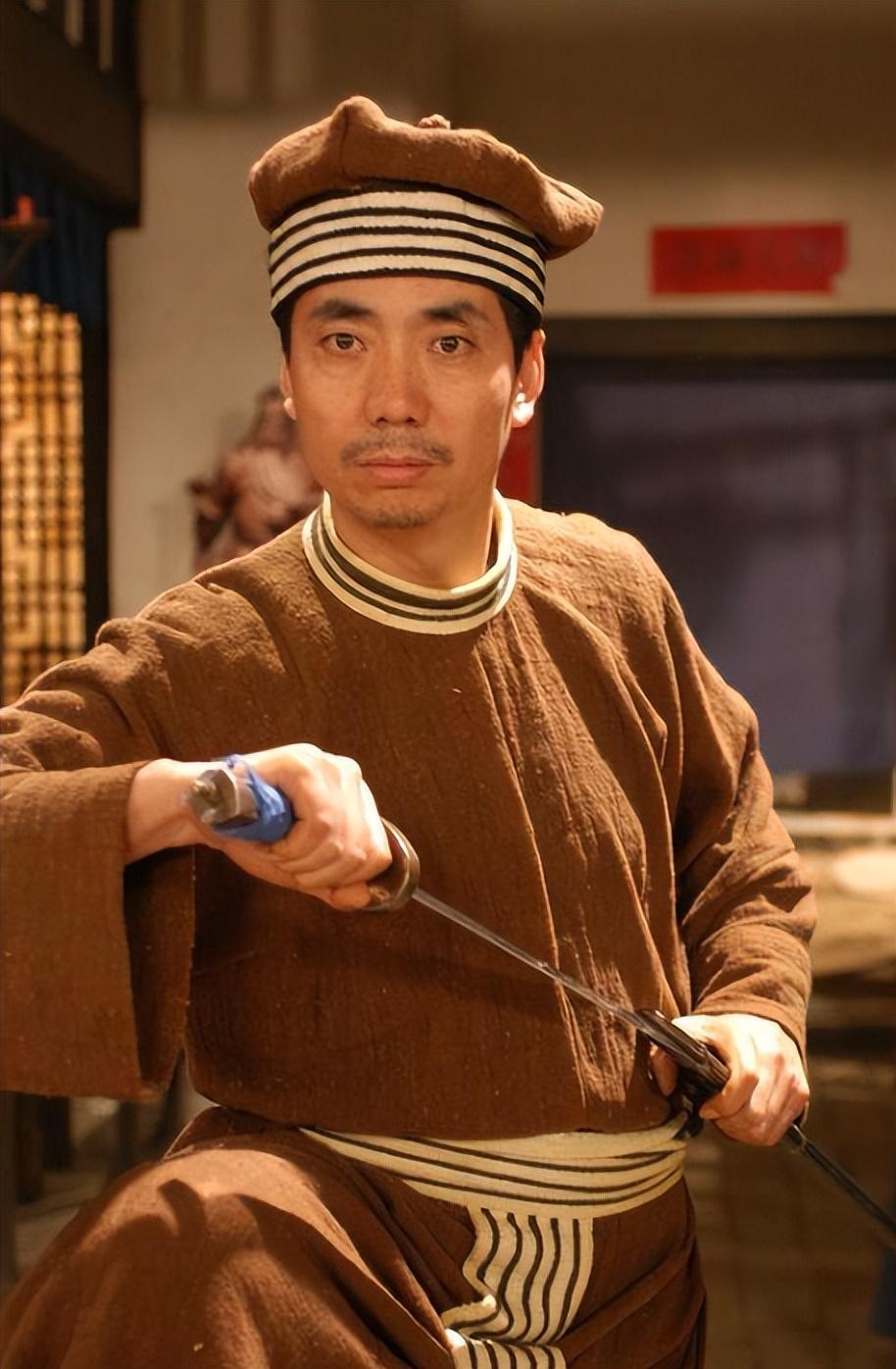 范明娶大6岁二婚女当老婆对继子视如己出今继子成国家骄傲