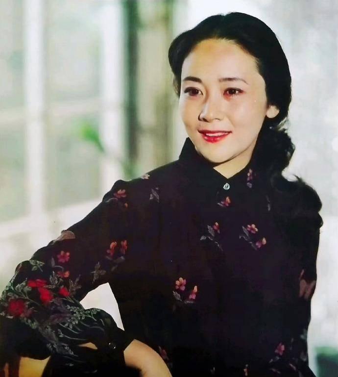 央视主持人顾永菲曾吞300颗安眠药自杀抢救7天7夜如今怎样