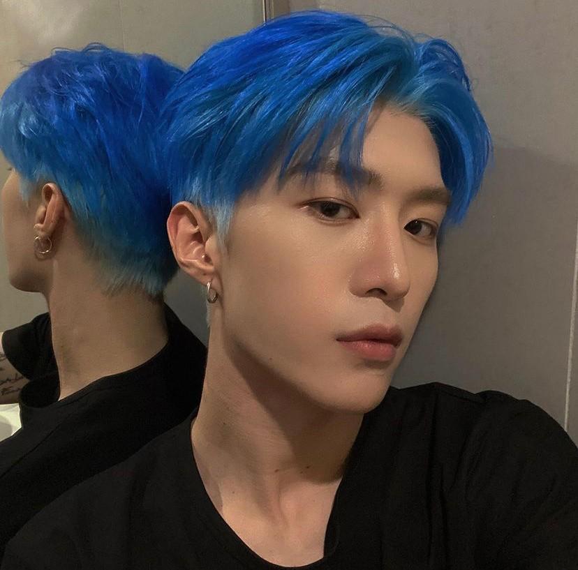 回顾看到当红艺人判若两人旧照才明白资本造星的力度有多强