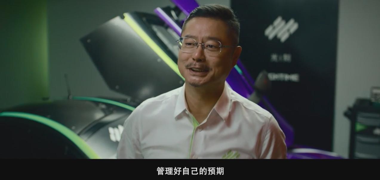 成人世界的遮羞布被韩寒沈腾的飞驰人生2撕下了