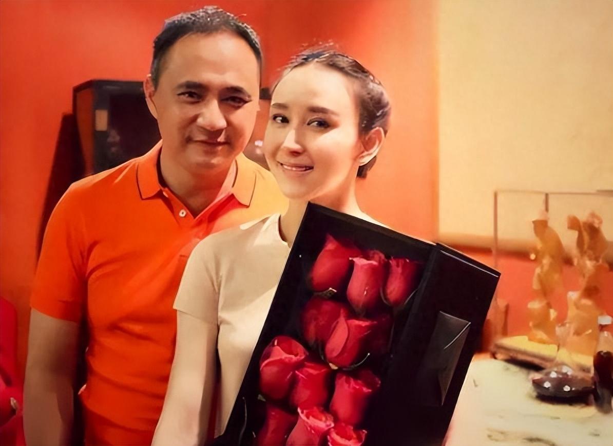 回顾胡静嫁入马来西亚豪门丈夫为了不和她分房睡摘除扁桃体