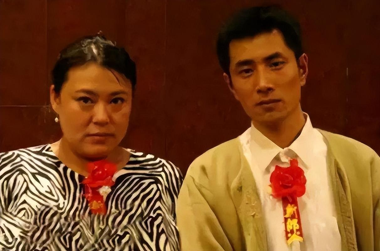 54岁李菁菁三婚三离老公都比她小患乳腺癌后与女儿相依为命