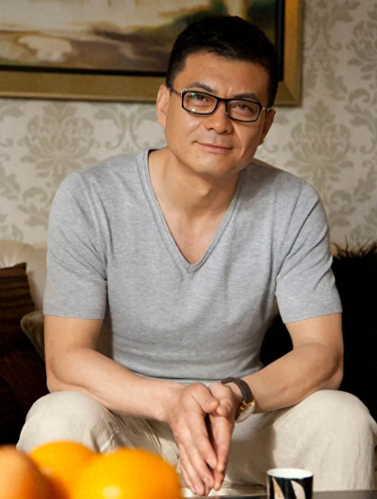 让前妻过丧偶式婚姻却把秦海璐宠上天王新军是渣男还是情种