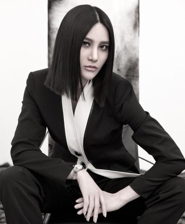 回顾看到当红艺人判若两人旧照才明白资本造星的力度有多强