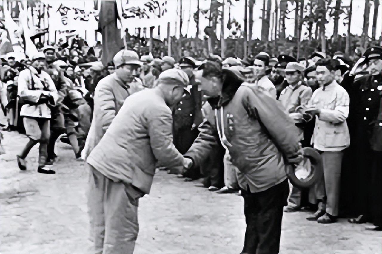 卢汉起义的前因后果