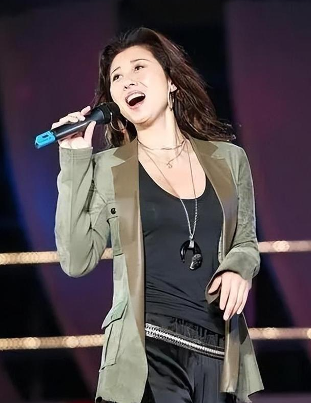 叶倩文嫁给大14岁的林子祥结婚28年无儿无女61岁已经白头