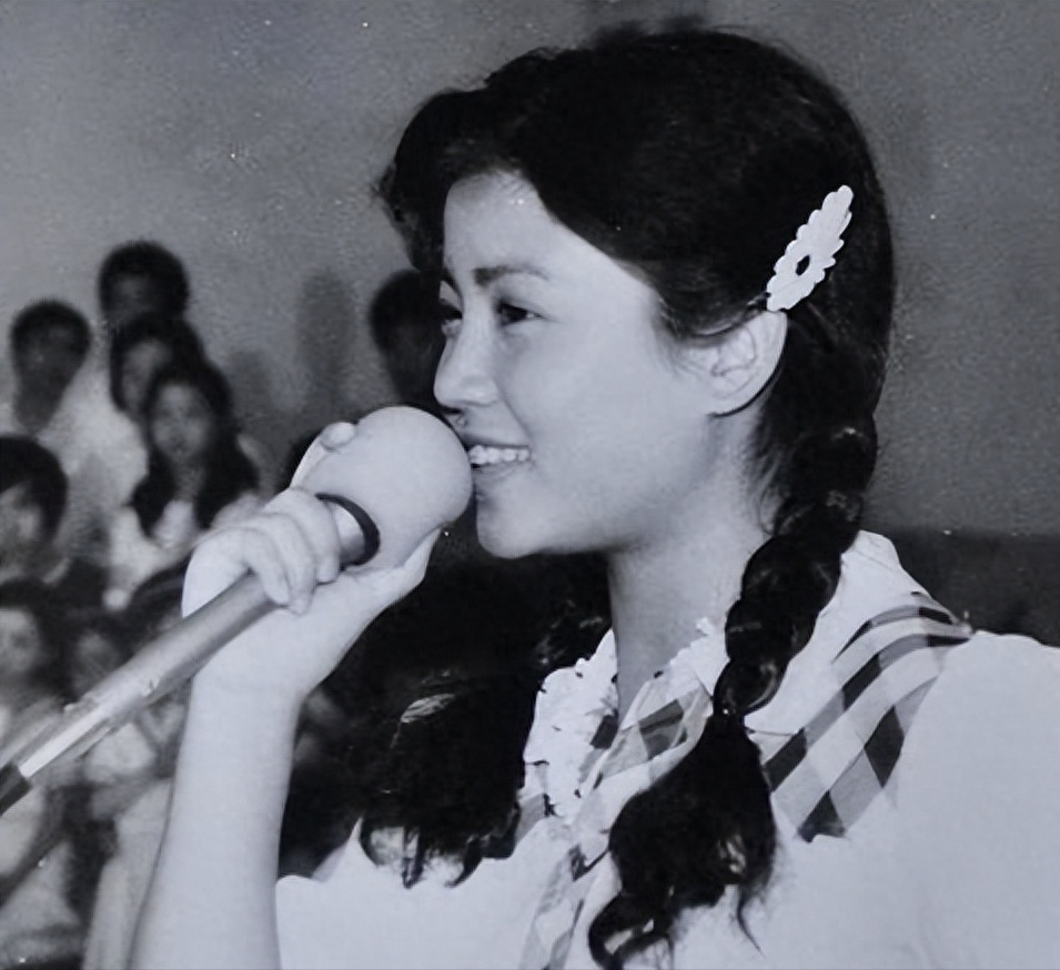 春晚常青树张也风光背后有眼泪跟初恋分手后55岁还单身