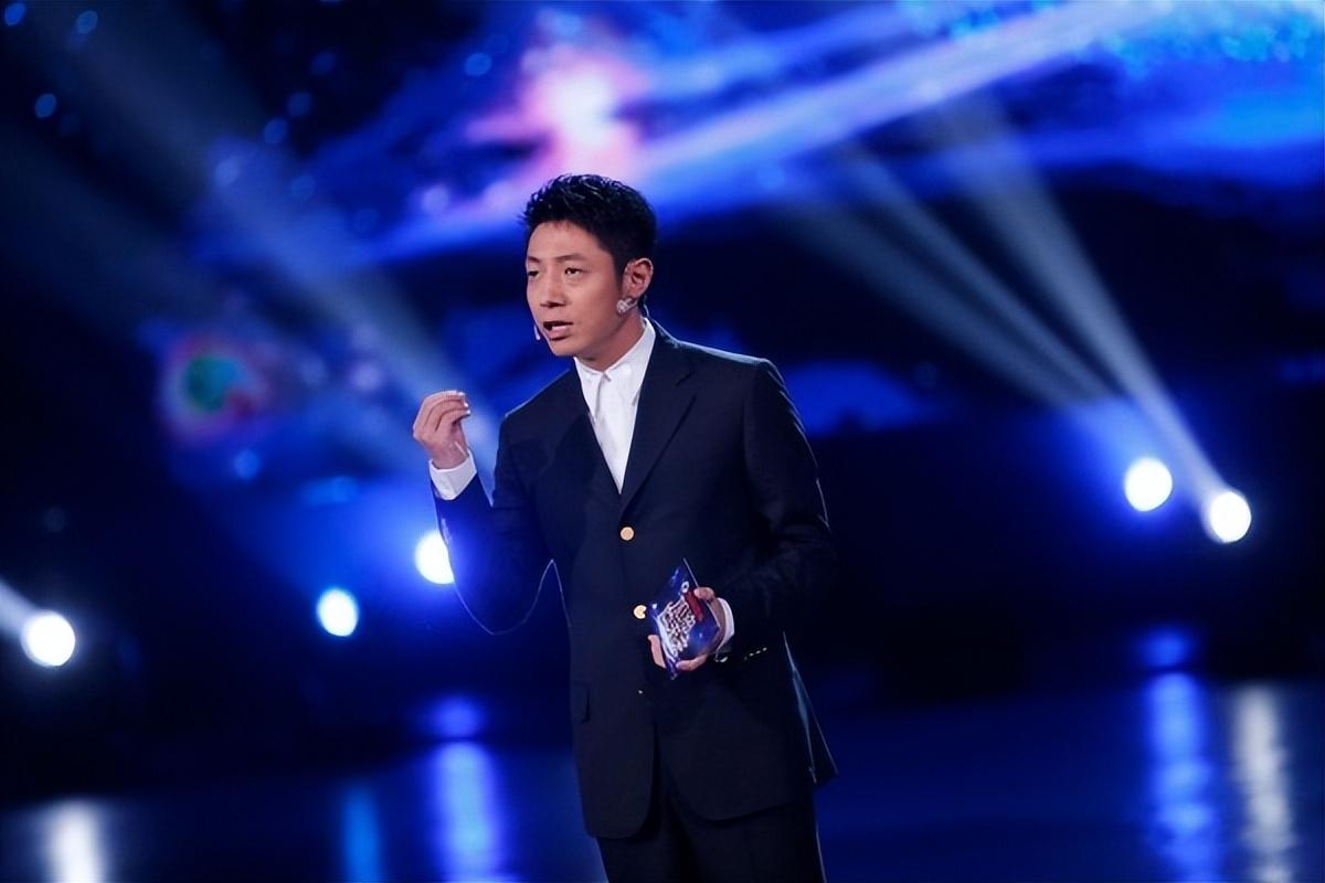 回顾以为是假新闻其实是真新闻从韩庚到撒贝宁离谱又惊人