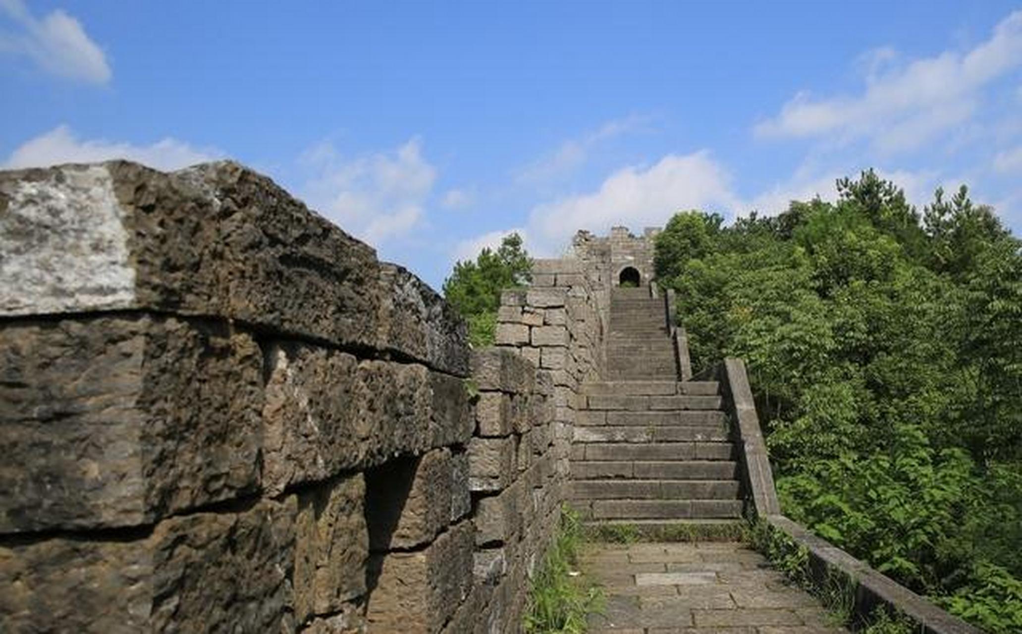 中国花湖谷景区位于湖南株洲,融合紫薇文化,岳飞文化等,展示大花海,大