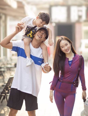 七,"张大国"王同辉张大国是张家的老小,当大哥娶媳妇的时候,他还在