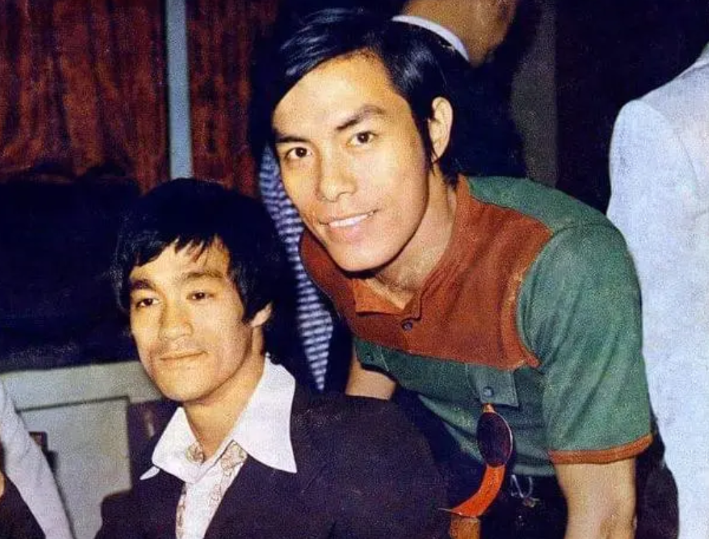 观众们看的大呼过瘾,凭借这部电影黄家达奠定了在香港影坛的江湖地位