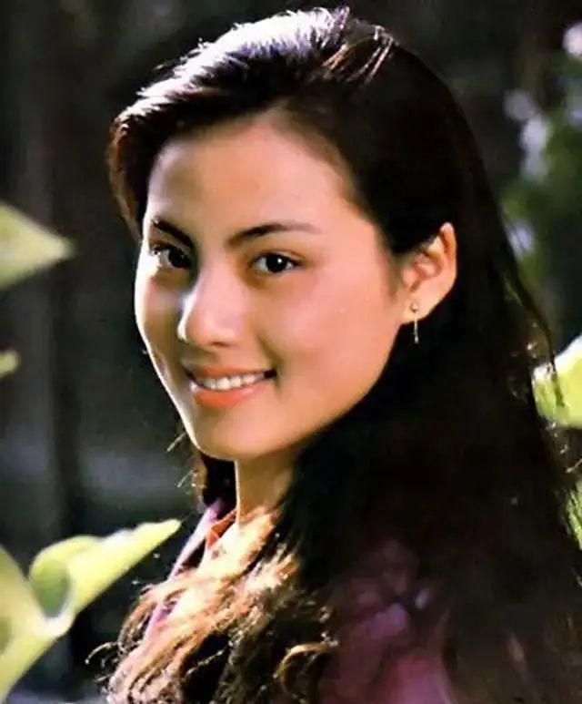 幸亏87红楼梦原化妆师离开了看这满头的小红花和圆圈多丑