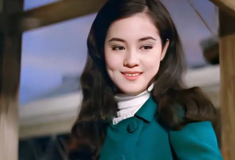 隐忍43年为大局不离婚丈夫去世后继承70亿财产被称最强原配