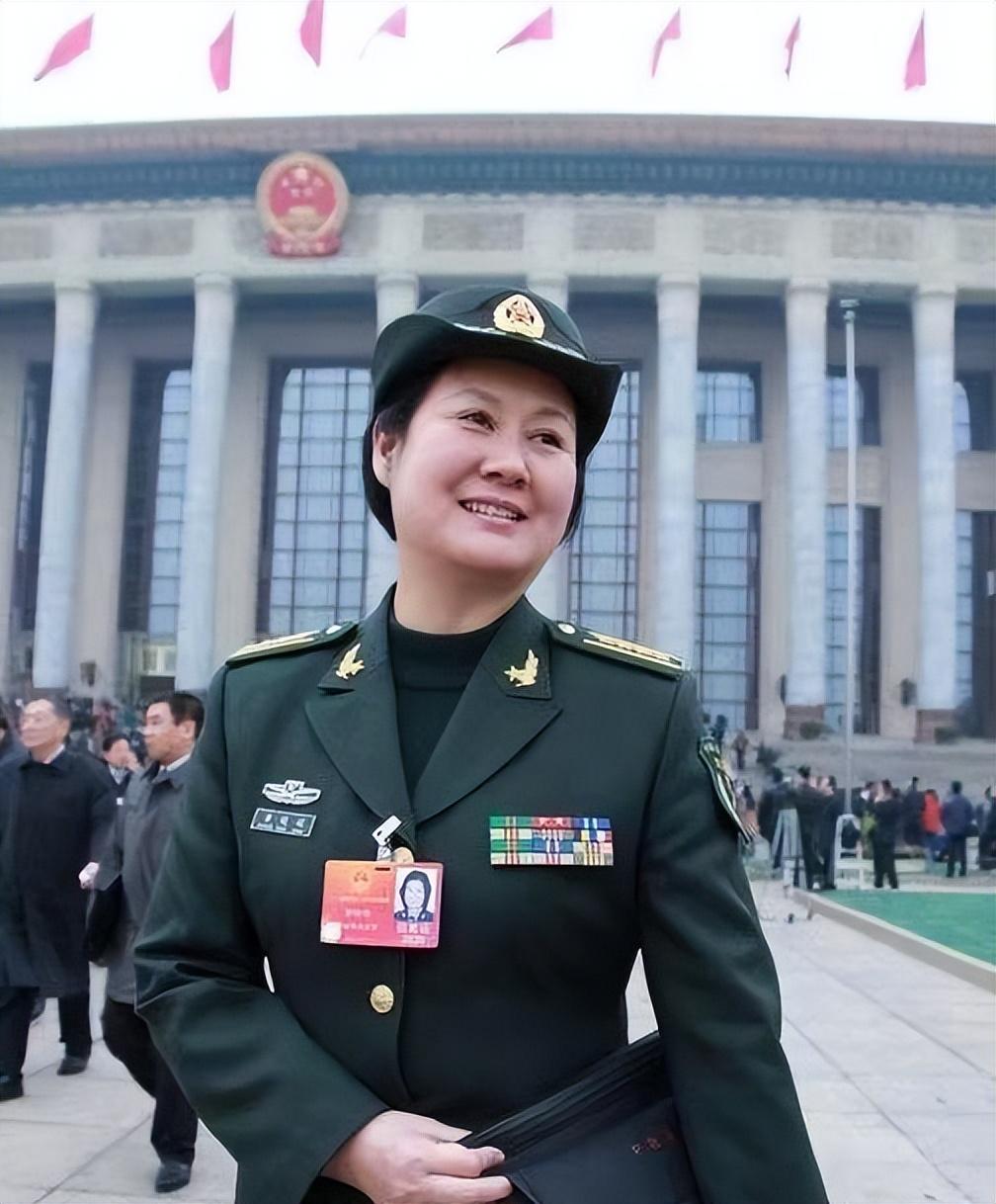 著名演员黄晓娟:丧父丧母亲弟病逝,如今儿子李赫是她最大骄傲