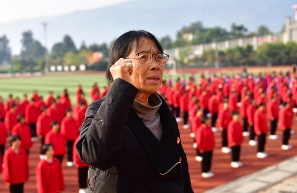 回顾"奇迹校长"张桂梅,送1800多名女孩走出大山,改变"三代人命运"