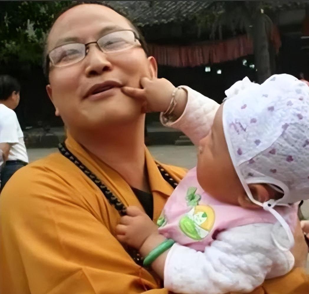 2008年汶川地震高僧破三戒收留孕妇生108名罗汉娃后来如何