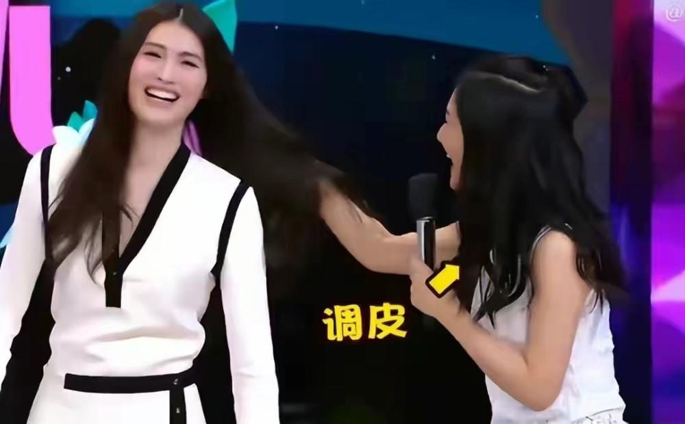 18年前她靠着给李咏砸金蛋为生如今摇身一变成了国际超模