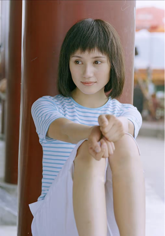 演员袁泉即使从舞台上跌落受伤也阻挡不了她对演戏的热情