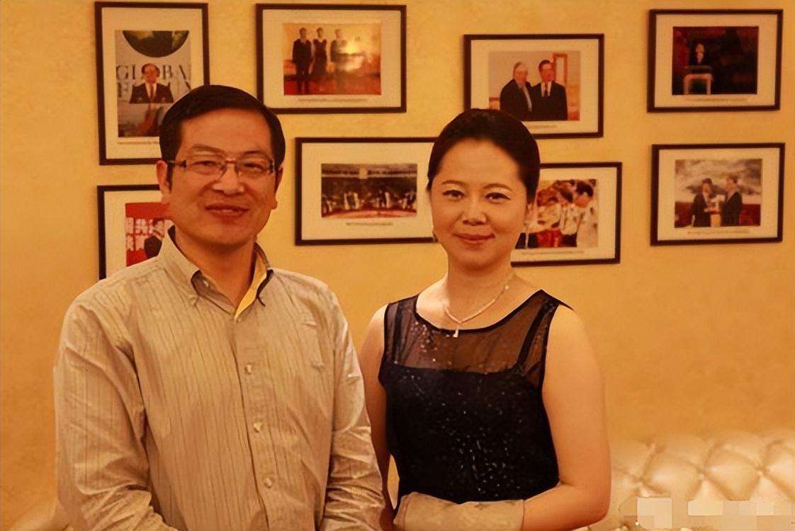 回顾他和学生结婚又因生二胎丢掉饭碗二胎长大赚千亿回报