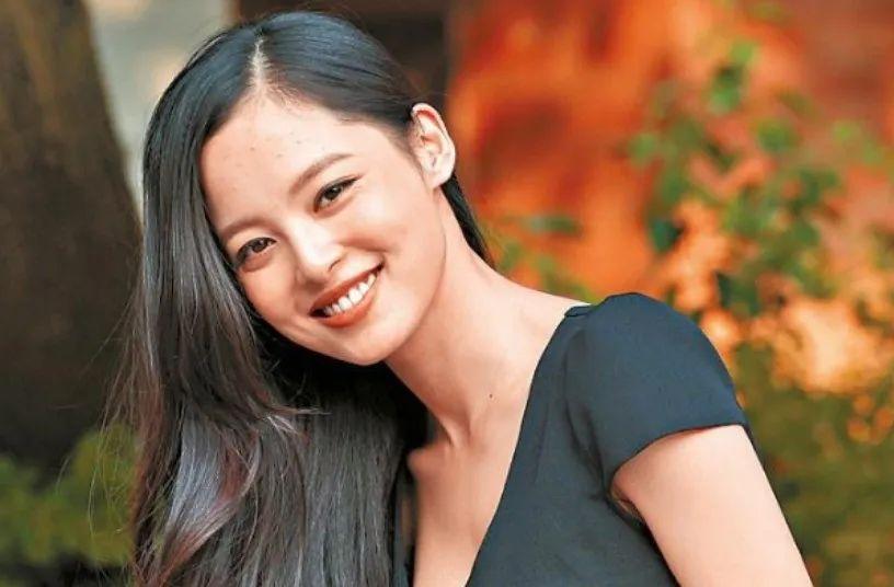 2005年,辛芷蕾正在上大学,为了补贴家用,她经常在外兼职.