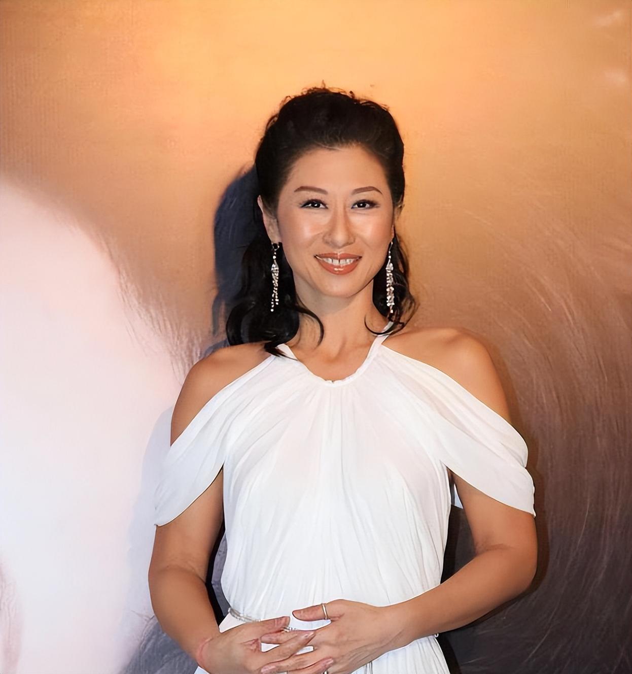 叶倩文嫁给大14岁的林子祥结婚28年无儿无女61岁已经白头