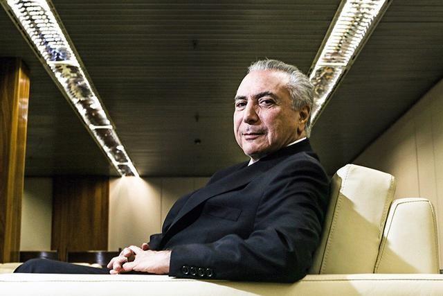 巴西前第一夫人貌比伊万卡嫁给大43岁总统只会花钱坑惨丈夫