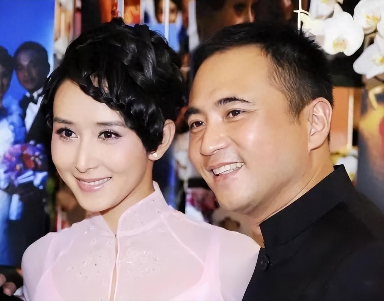 回顾胡静嫁入马来西亚豪门丈夫为了不和她分房睡摘除扁桃体