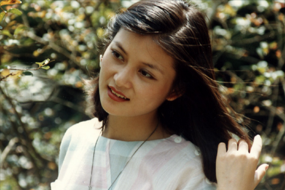 歌手朱晓琳走红背后有艰辛15岁爆红21岁隐退55岁仍未婚