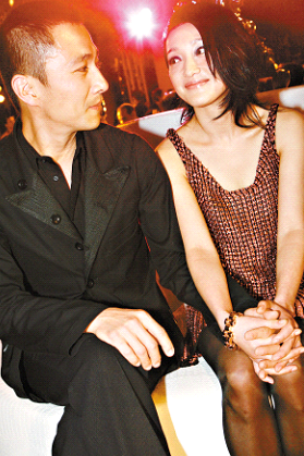 事实证明49岁无人敢娶的周迅已经走上了另一条道路